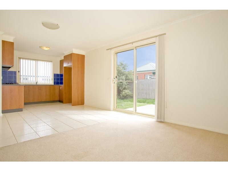 3/32 Myrtle Grove, North Shore VIC 3214