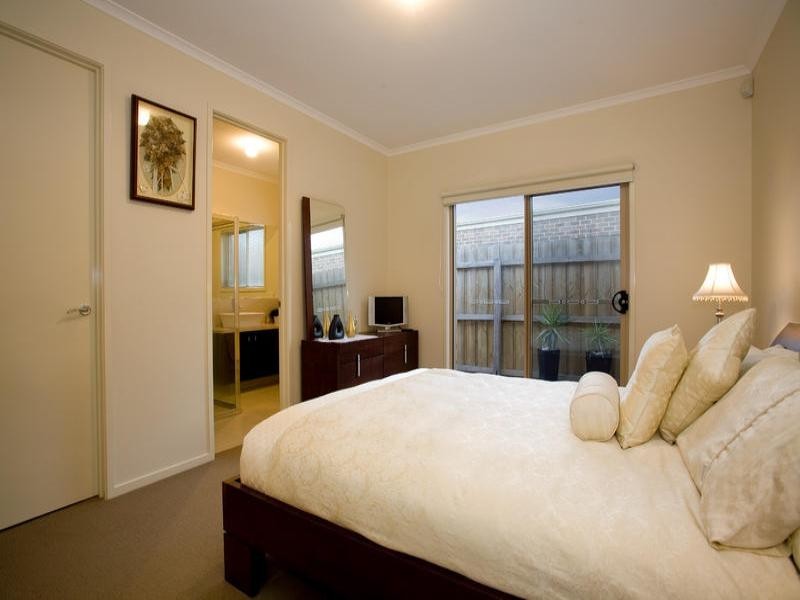 25 Haugh Street, Lovely Banks VIC 3221
