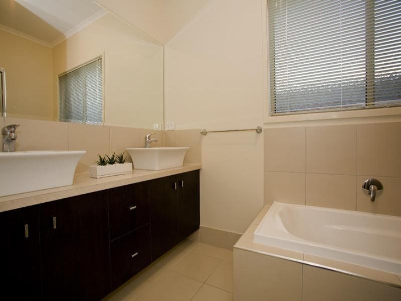 25 Haugh Street, Lovely Banks VIC 3221
