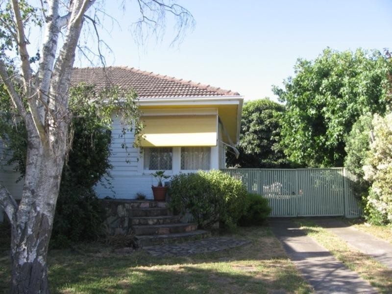 14 Fairmont Road, Newtown VIC 3220