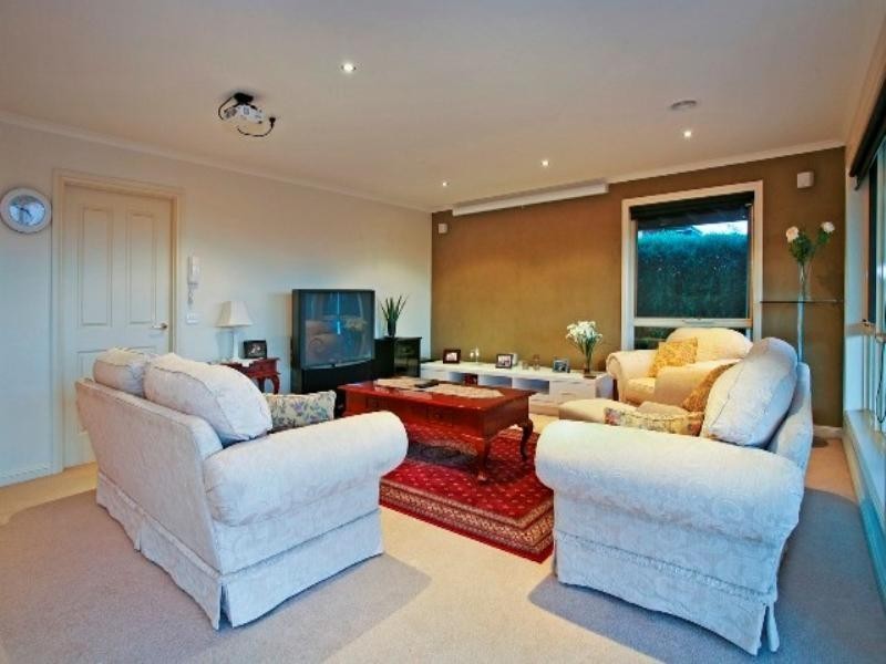 16 Palmerston Place, Highton VIC 3216