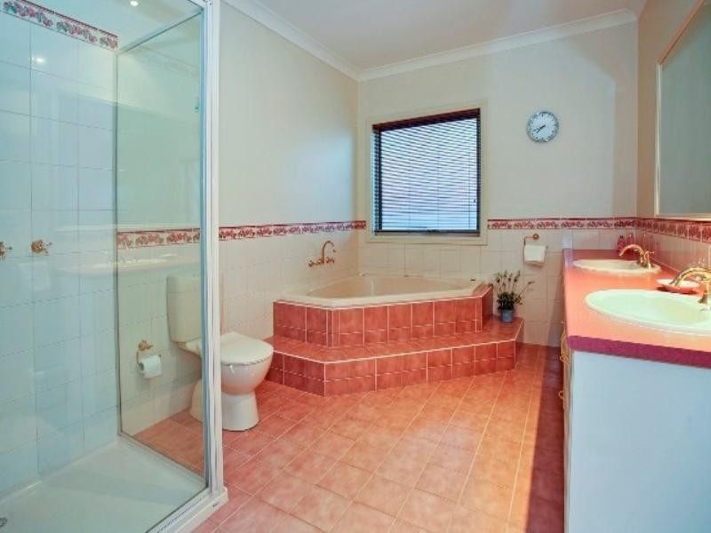 16 Palmerston Place, Highton VIC 3216