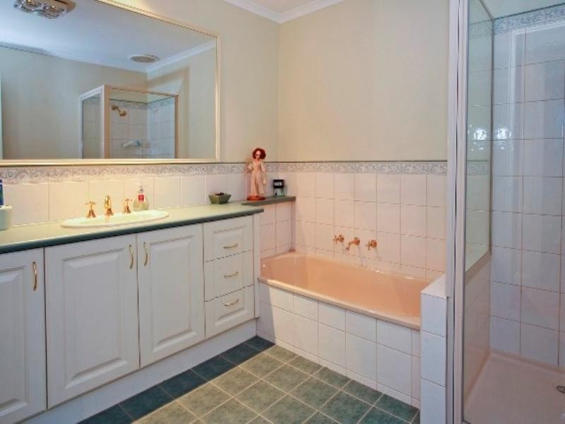 16 Palmerston Place, Highton VIC 3216