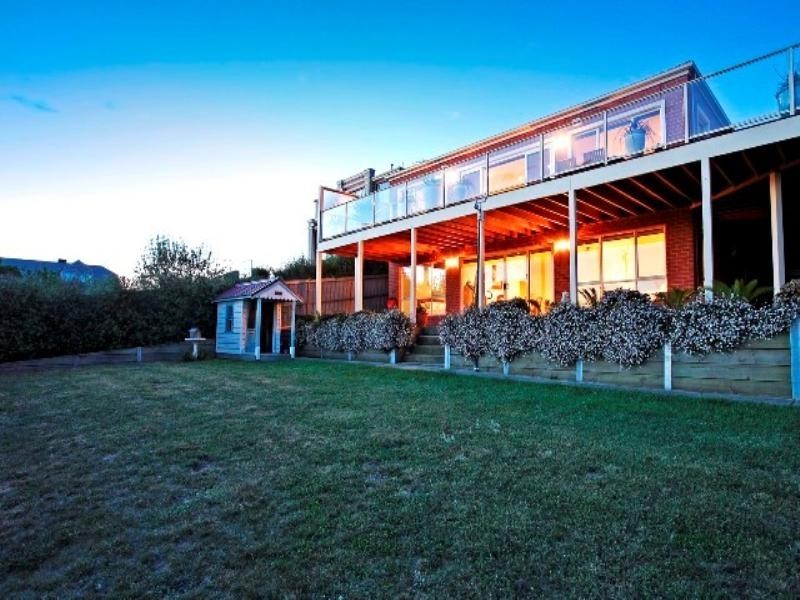 16 Palmerston Place, Highton VIC 3216