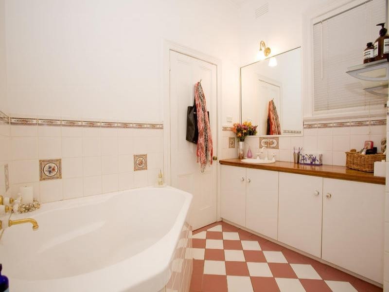 61 Saffron Street, Newtown VIC 3220