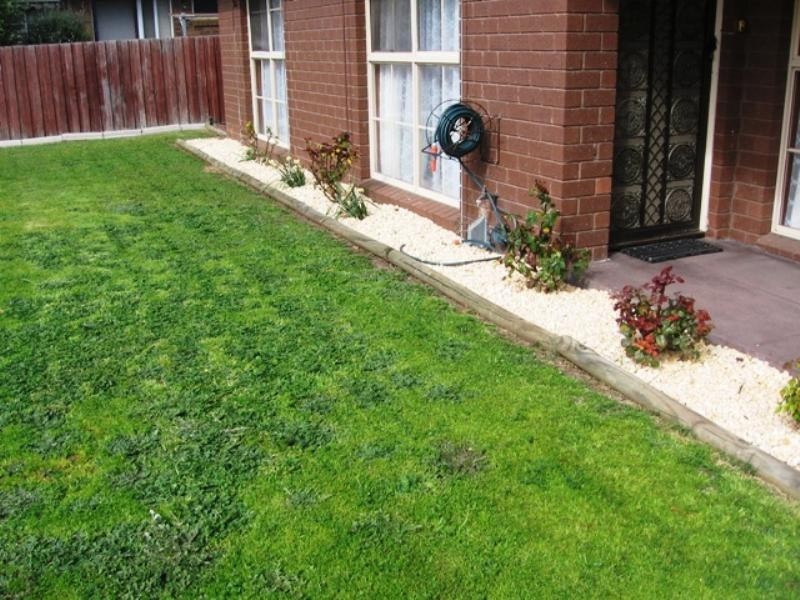 2/20 Hickey Street, Whittington VIC 3219