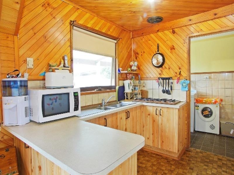 17 Amanda Avenue, Corio VIC 3214