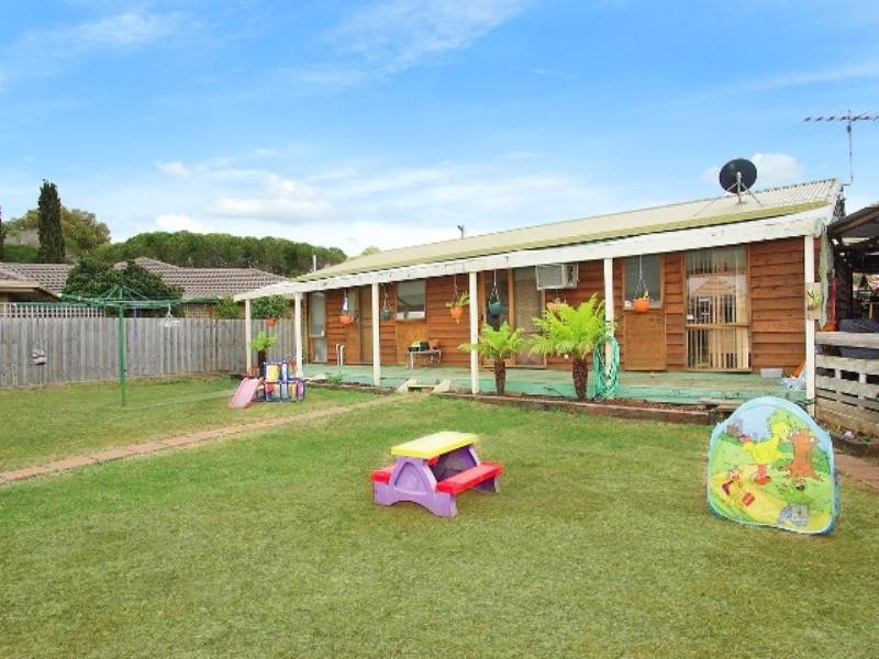 17 Amanda Avenue, Corio VIC 3214