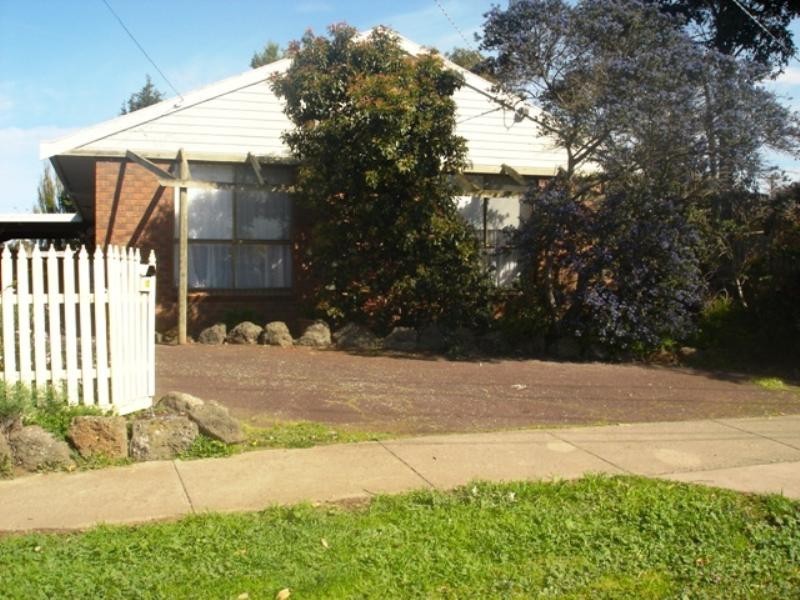 12 Poplar Court, Belmont VIC 3216