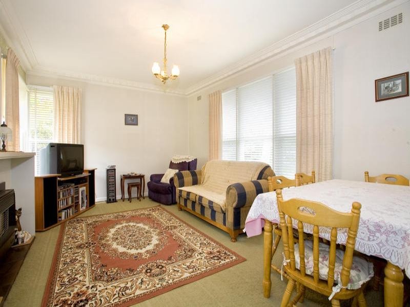 17 Fairmont Road, Newtown VIC 3220