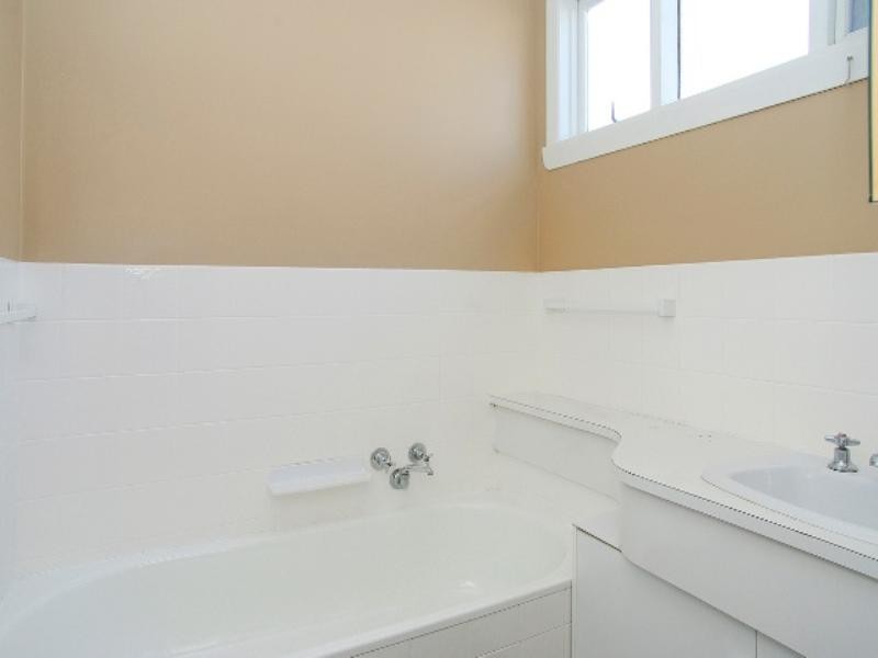 9 Hunt Road, Herne Hill VIC 3218