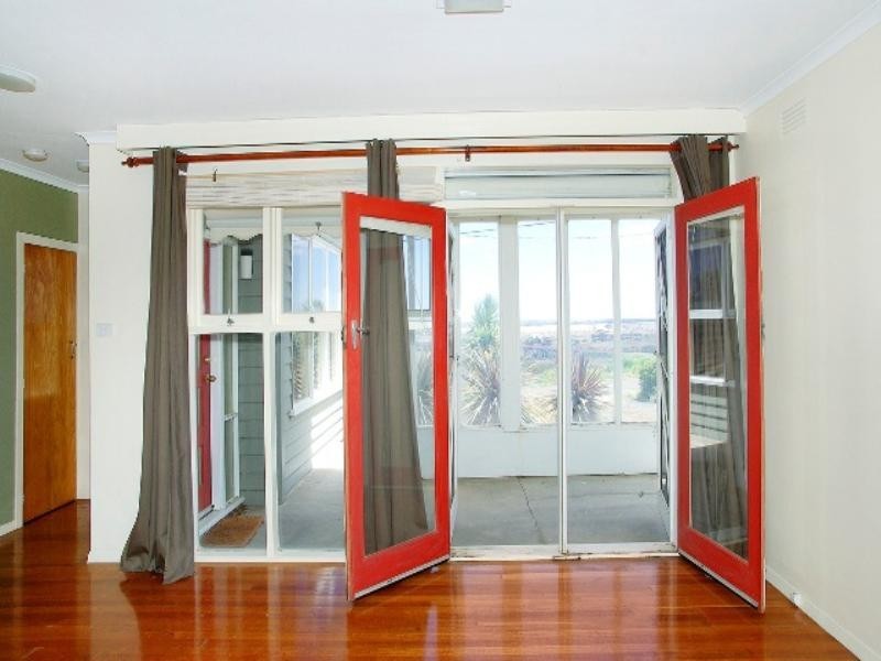 9 Hunt Road, Herne Hill VIC 3218