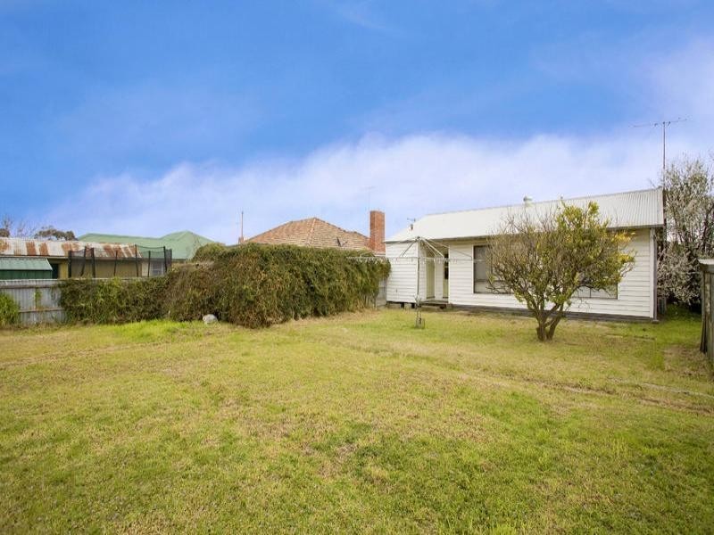 2 Warren Street, East Geelong VIC 3219