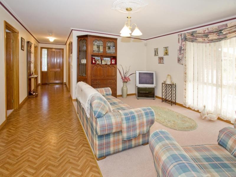 15 Hayes Court, Lovely Banks VIC 3221