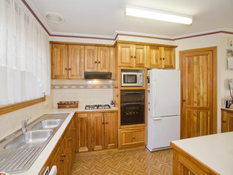 15 Hayes Court, Lovely Banks VIC 3221