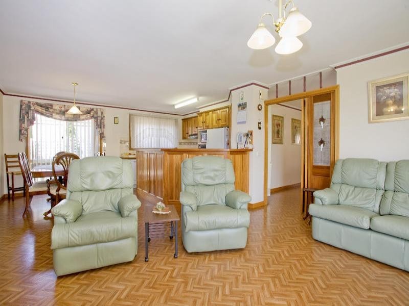 15 Hayes Court, Lovely Banks VIC 3221