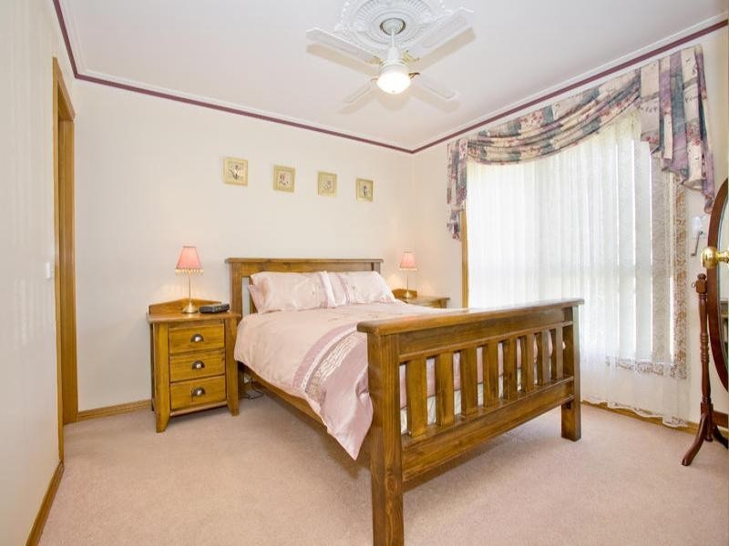15 Hayes Court, Lovely Banks VIC 3221