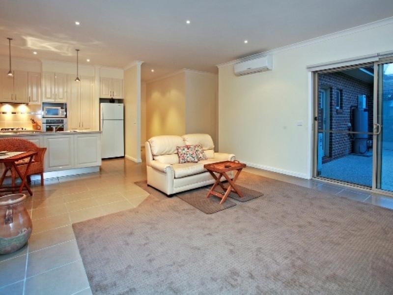 1/15 Sydenham Avenue, Manifold Heights VIC 3218