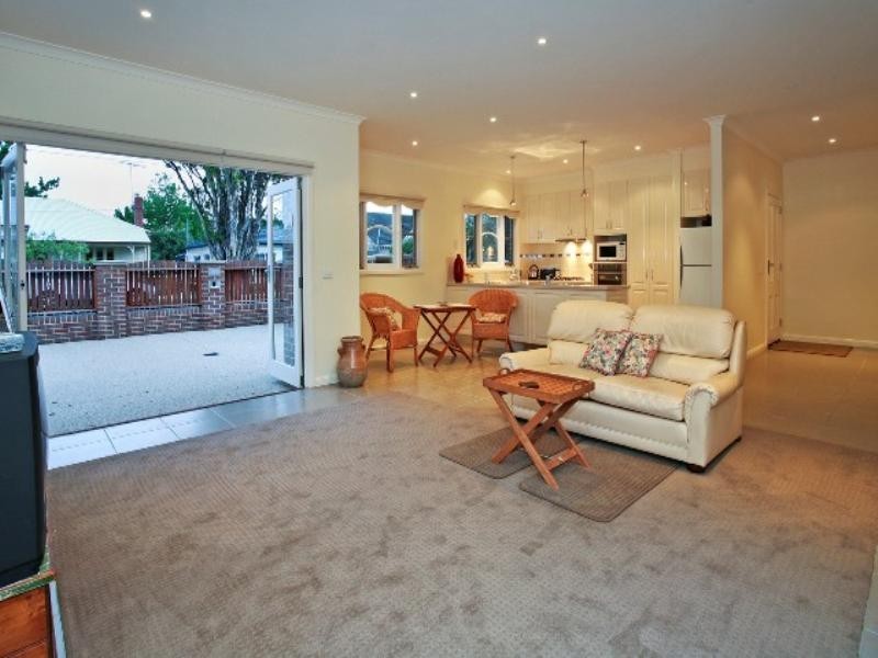 1/15 Sydenham Avenue, Manifold Heights VIC 3218