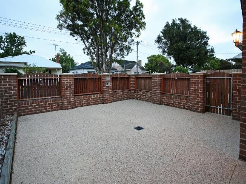 1/15 Sydenham Avenue, Manifold Heights VIC 3218