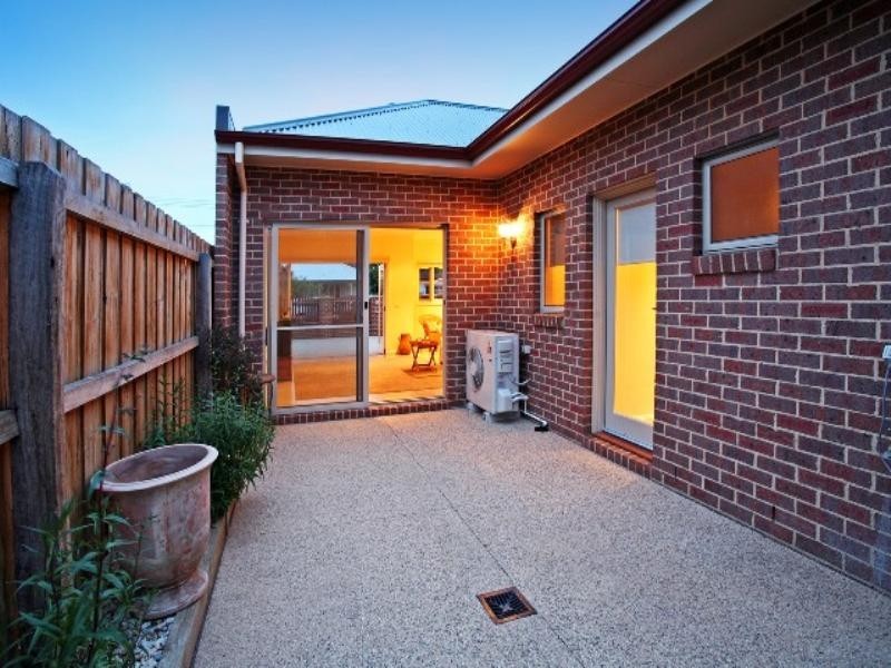 1/15 Sydenham Avenue, Manifold Heights VIC 3218