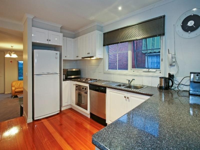 33 Queens Park Road, Highton VIC 3216