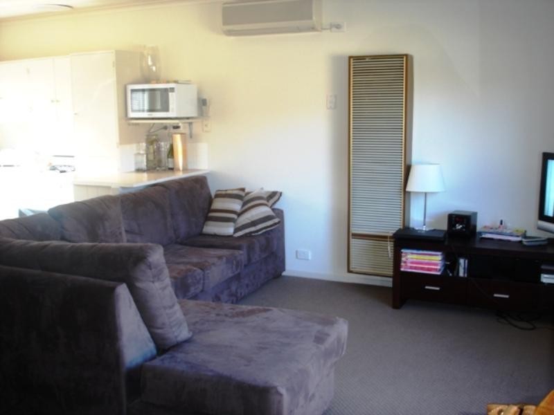 4/47 Collins Street, Geelong West VIC 3218