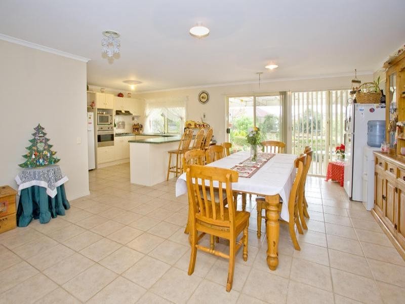 11-12 Oakwood Ridge, St Albans Park VIC 3219