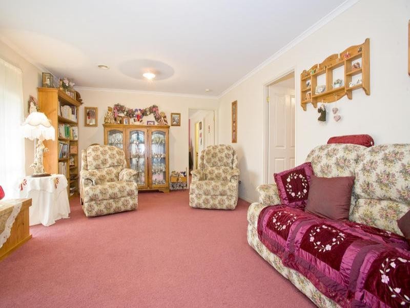 11-12 Oakwood Ridge, St Albans Park VIC 3219