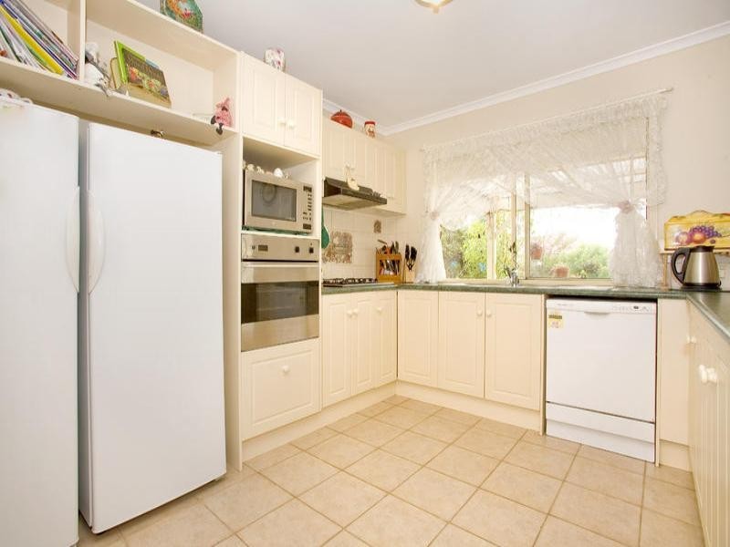 11-12 Oakwood Ridge, St Albans Park VIC 3219