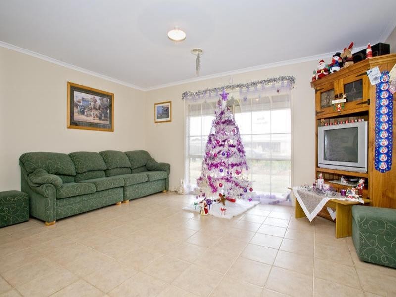 11-12 Oakwood Ridge, St Albans Park VIC 3219