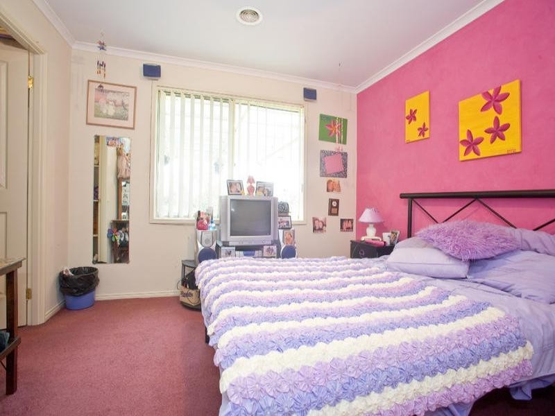 11-12 Oakwood Ridge, St Albans Park VIC 3219