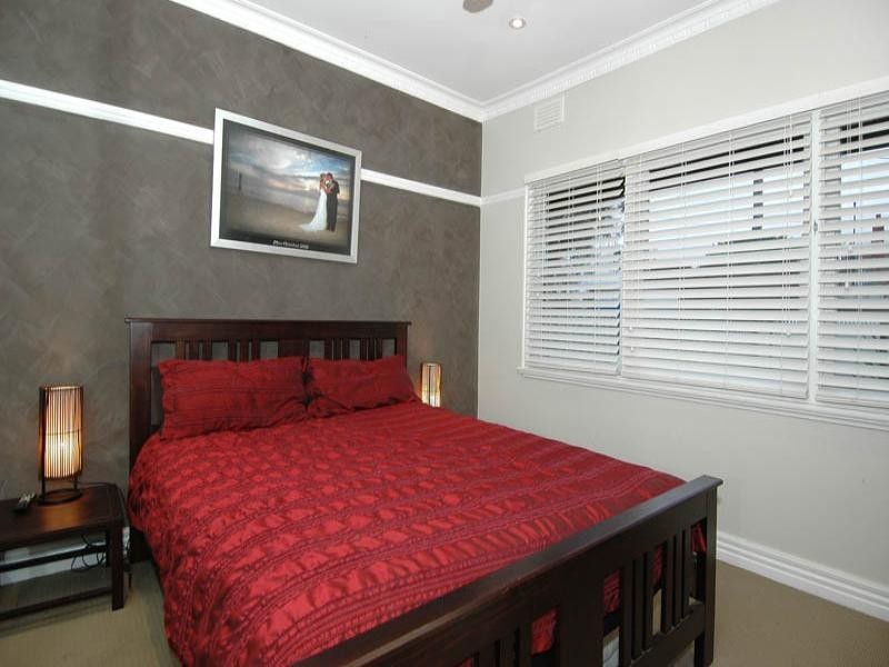 24 Breakwater Road, East Geelong VIC 3219