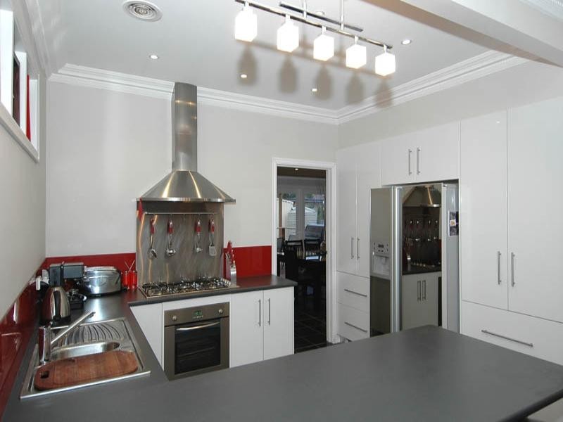 24 Breakwater Road, East Geelong VIC 3219