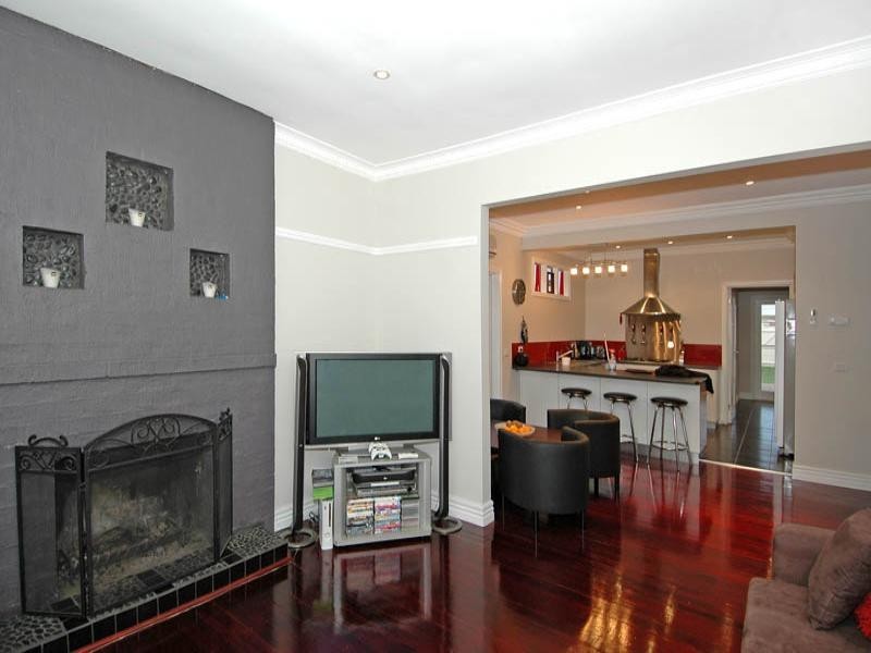 24 Breakwater Road, East Geelong VIC 3219