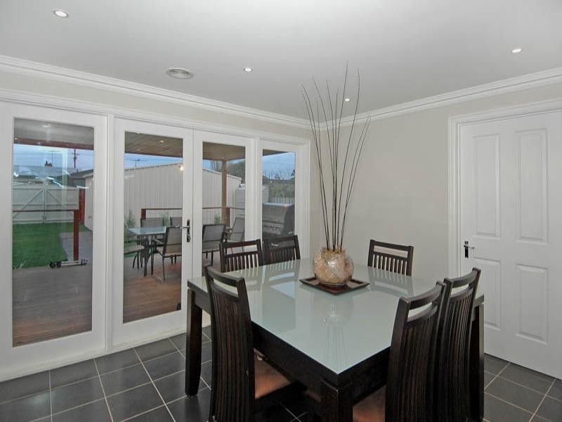 24 Breakwater Road, East Geelong VIC 3219