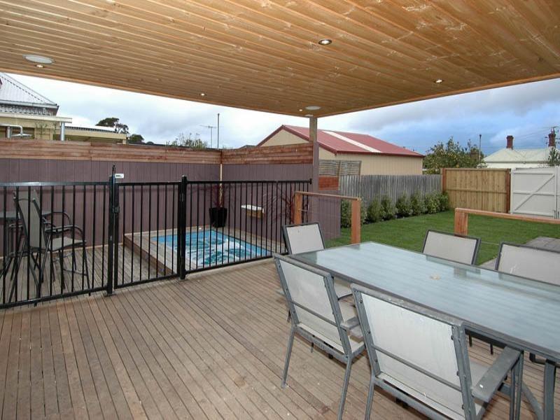 24 Breakwater Road, East Geelong VIC 3219