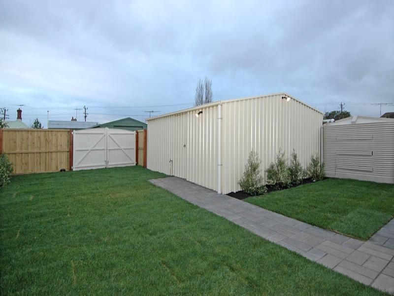 24 Breakwater Road, East Geelong VIC 3219