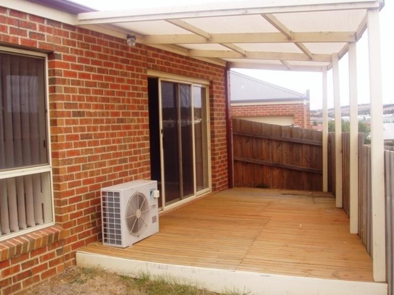 2/47 Rossack Drive, Waurn Ponds VIC 3216