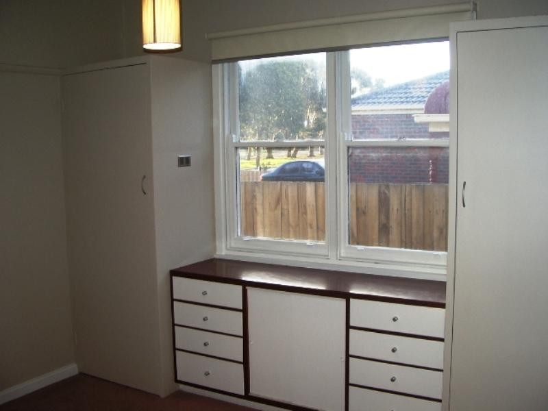 24 Edinburgh Avenue, Herne Hill VIC 3218