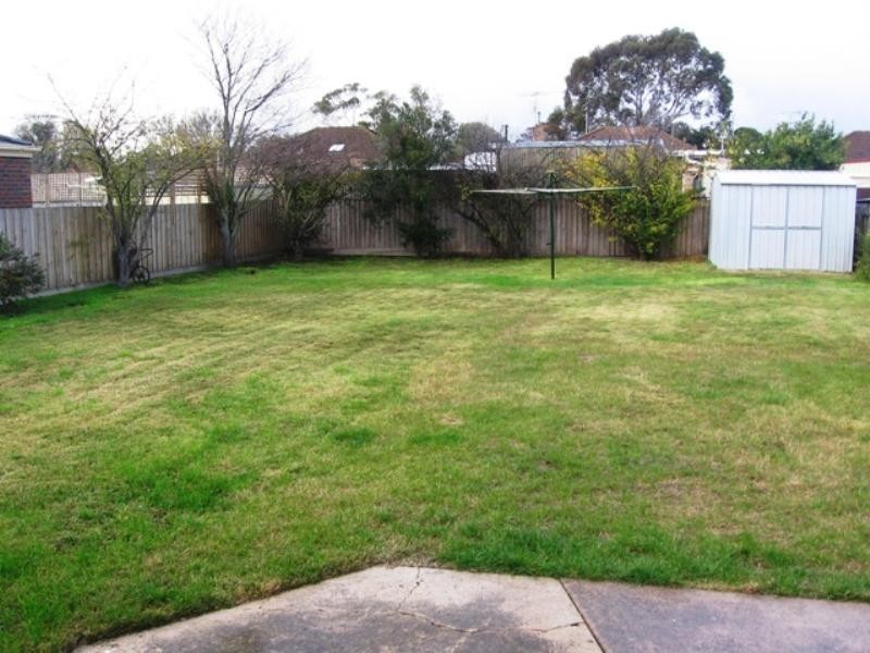 24 Edinburgh Avenue, Herne Hill VIC 3218