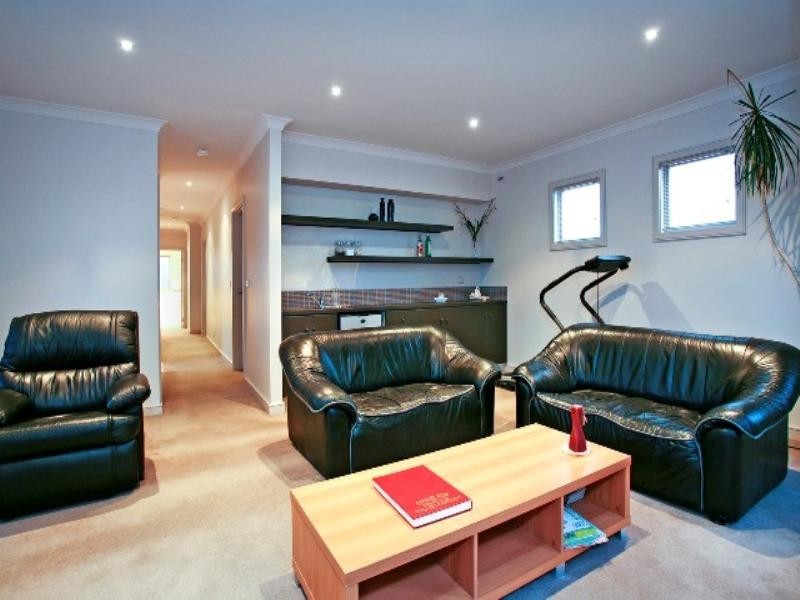 1 Saffron Street, Newtown VIC 3220