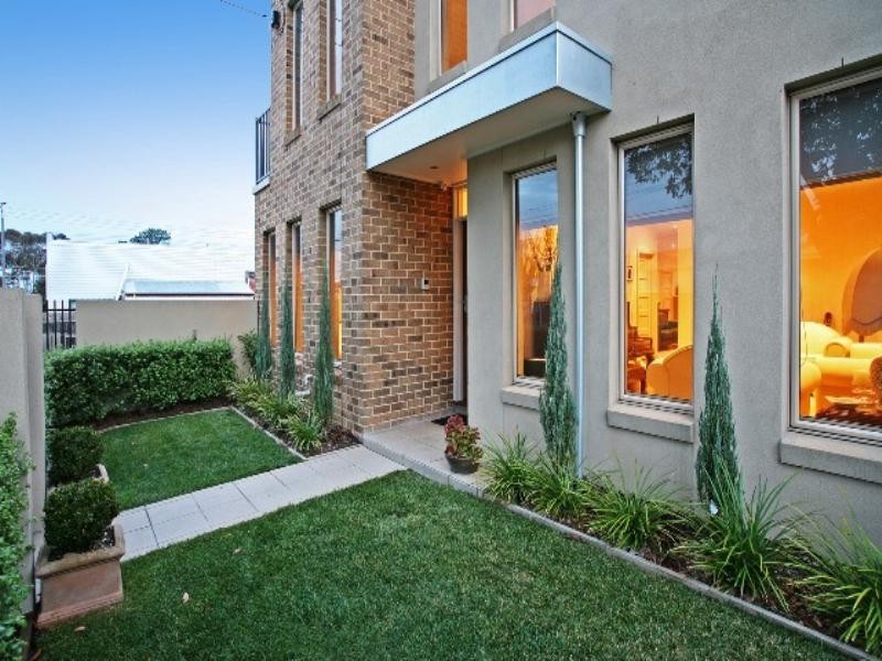 1 Saffron Street, Newtown VIC 3220