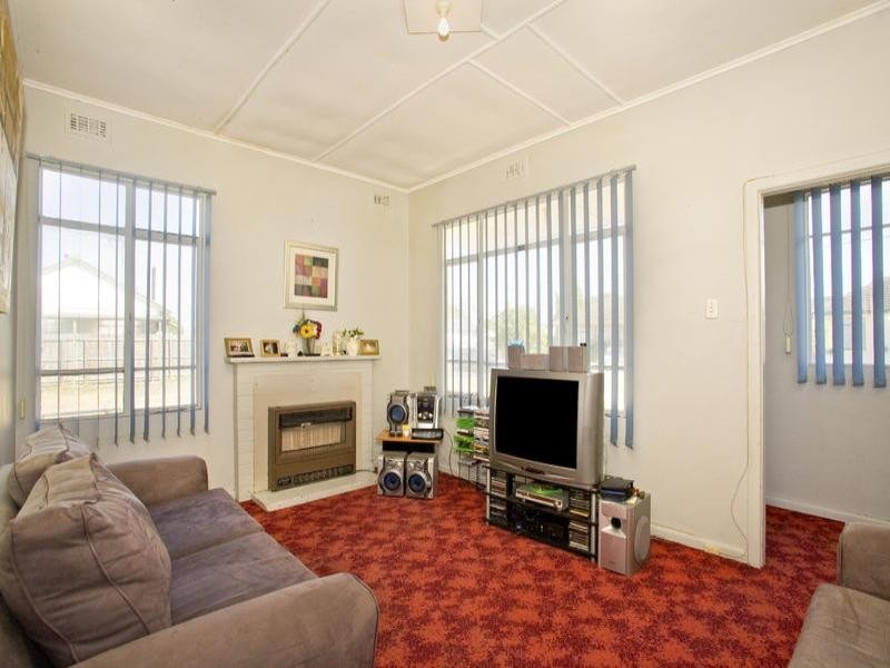 32 Pettitt Crescent, Norlane VIC 3214