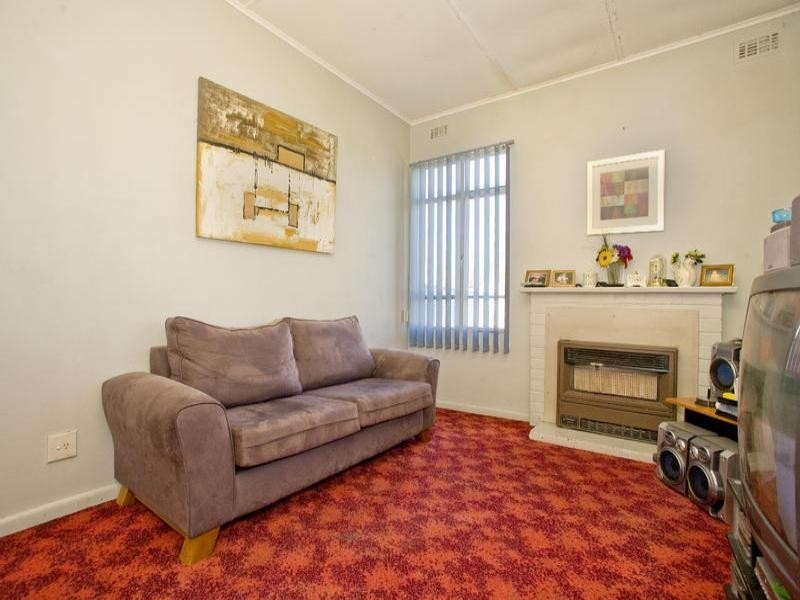 32 Pettitt Crescent, Norlane VIC 3214