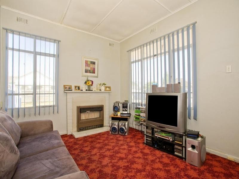 32 Pettitt Crescent, Norlane VIC 3214