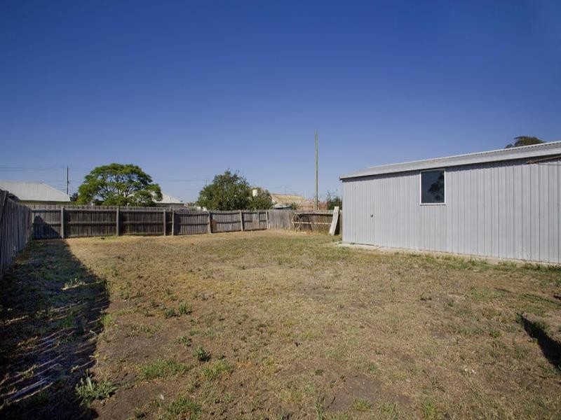 32 Pettitt Crescent, Norlane VIC 3214
