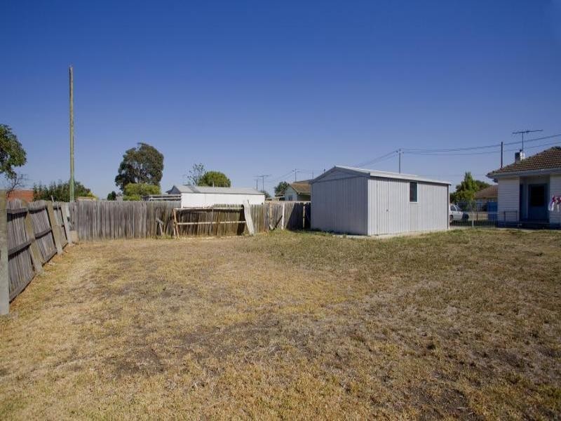 32 Pettitt Crescent, Norlane VIC 3214