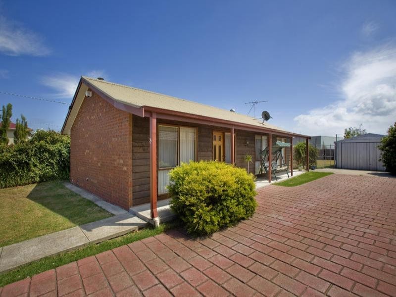 77 Solar Drive, Whittington VIC 3219