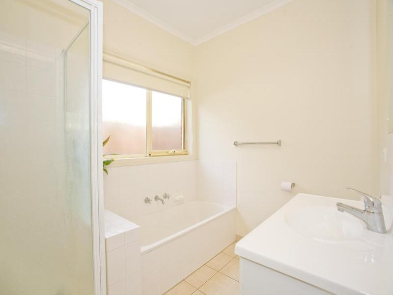 1a Kinross Street, Belmont VIC 3216